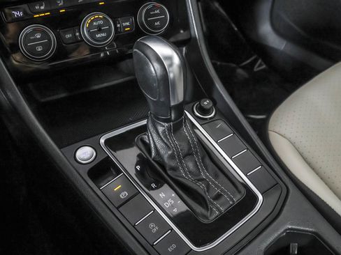 Used 2020 Volkswagen Jetta R-Line w/ R-Line Cold Weather Package image 35