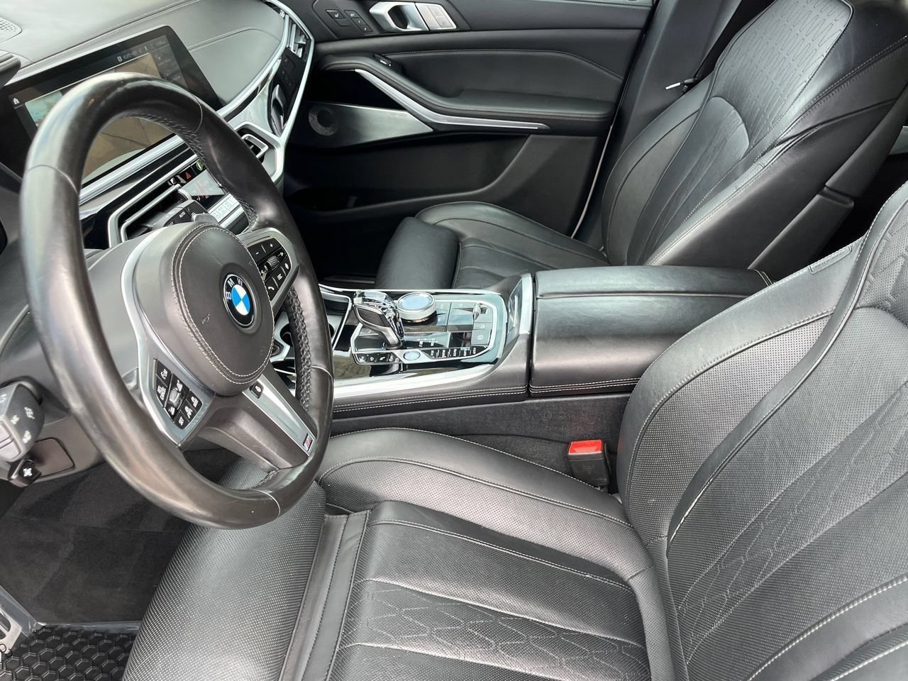 Used 2021 BMW X7 M50i w/ Dynamic Handling Package AWD/4WD image 17