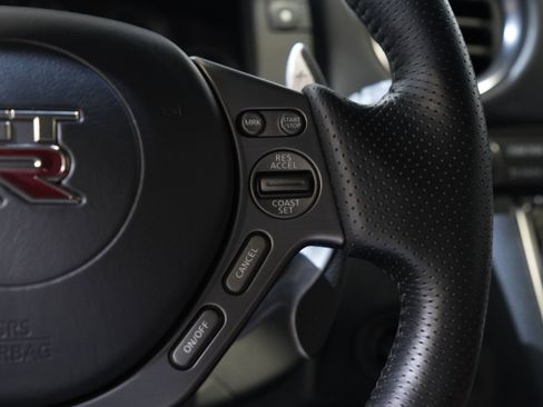 Used 2014 Nissan GT-R Premium image 39