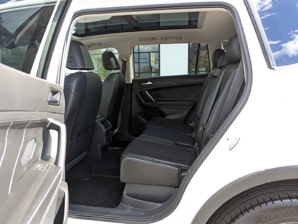 Used 2022 Volkswagen Tiguan SE w/ Panoramic Sunroof Package AWD/4WD image 40