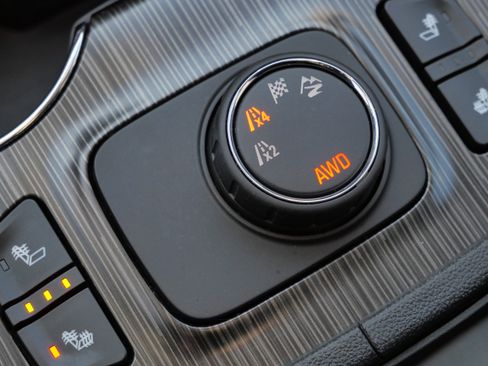 Used 2020 GMC Acadia SLT image 28