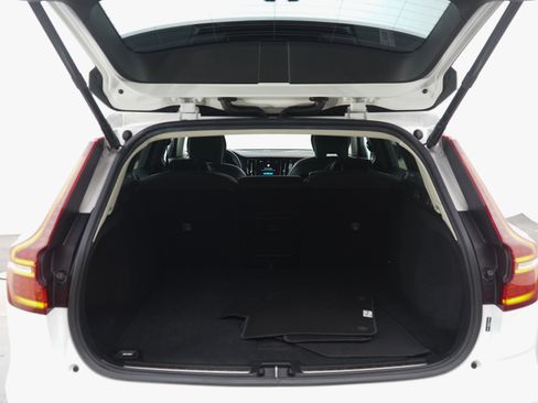 Used 2025 Volvo V60 B5 Cross Country Plus AWD/4WD image 16