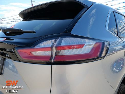 Certified 2024 Ford Edge SEL image 9