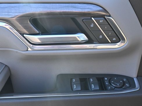 Used 2024 Chevrolet Silverado 2500 LTZ w/ LTZ Convenience Package image 31