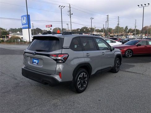 Used 2025 Subaru Forester Premium image 8