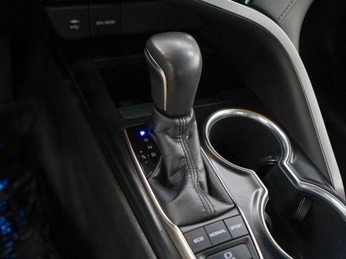 Used 2018 Toyota Camry XLE FWD image 21
