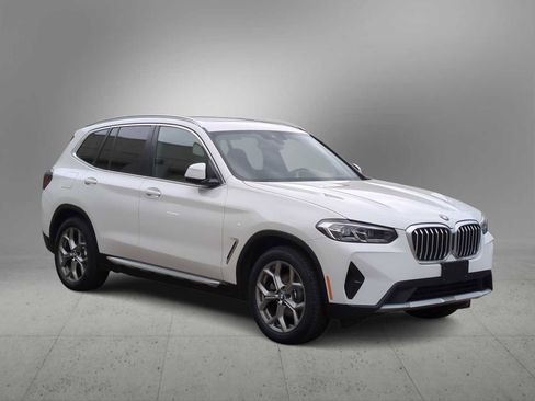 Used 2023 BMW X3 xDrive30i w/ Premium Package image 2