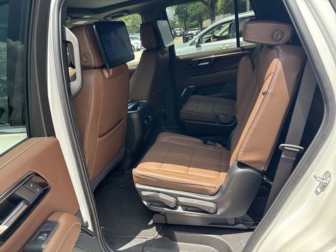 Used 2025 Chevrolet Tahoe High Country AWD/4WD image 20