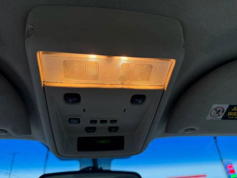 Used 2003 Lincoln Town Car Cartier image 14