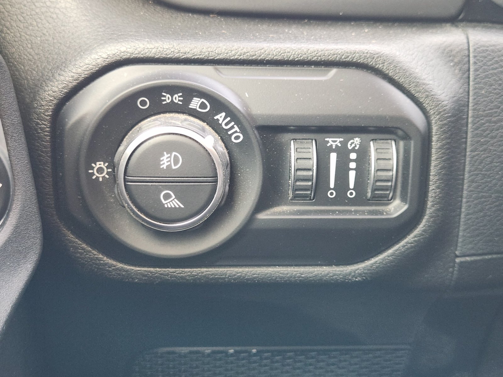 Used 2021 Jeep Gladiator Overland AWD/4WD image 24