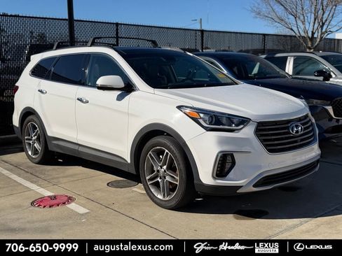 Used 2017 Hyundai Santa Fe SE image 1