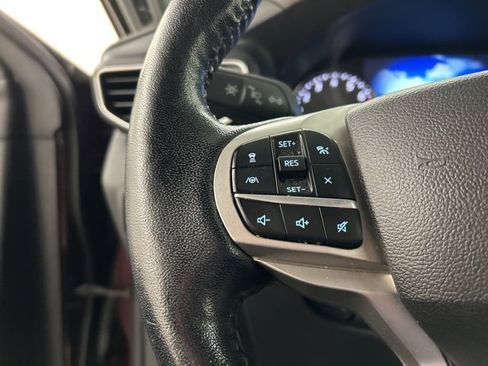 Used 2022 Ford Explorer Limited image 9