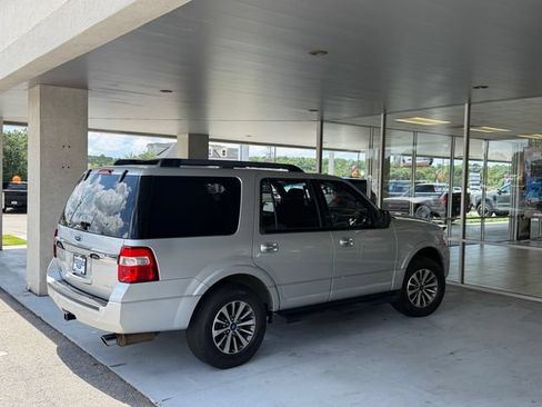 Used 2016 Ford Expedition XLT RWD image 5