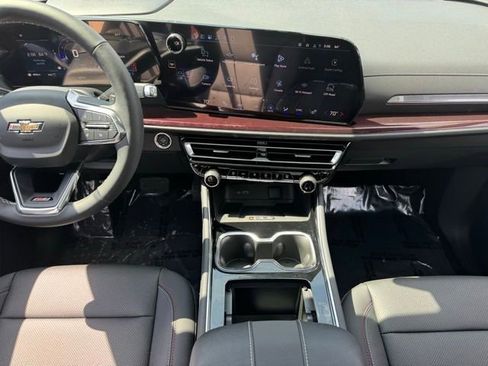 New 2026 Chevrolet Traverse Z71 w/ Driver Confidence Package AWD/4WD image 2