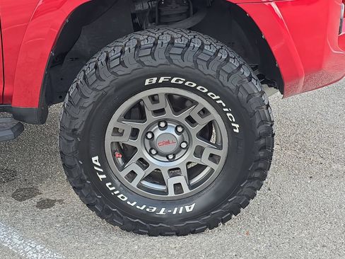 Used 2020 Toyota 4Runner SR5 Premium w/ TRD Performance Package AWD/4WD image 29