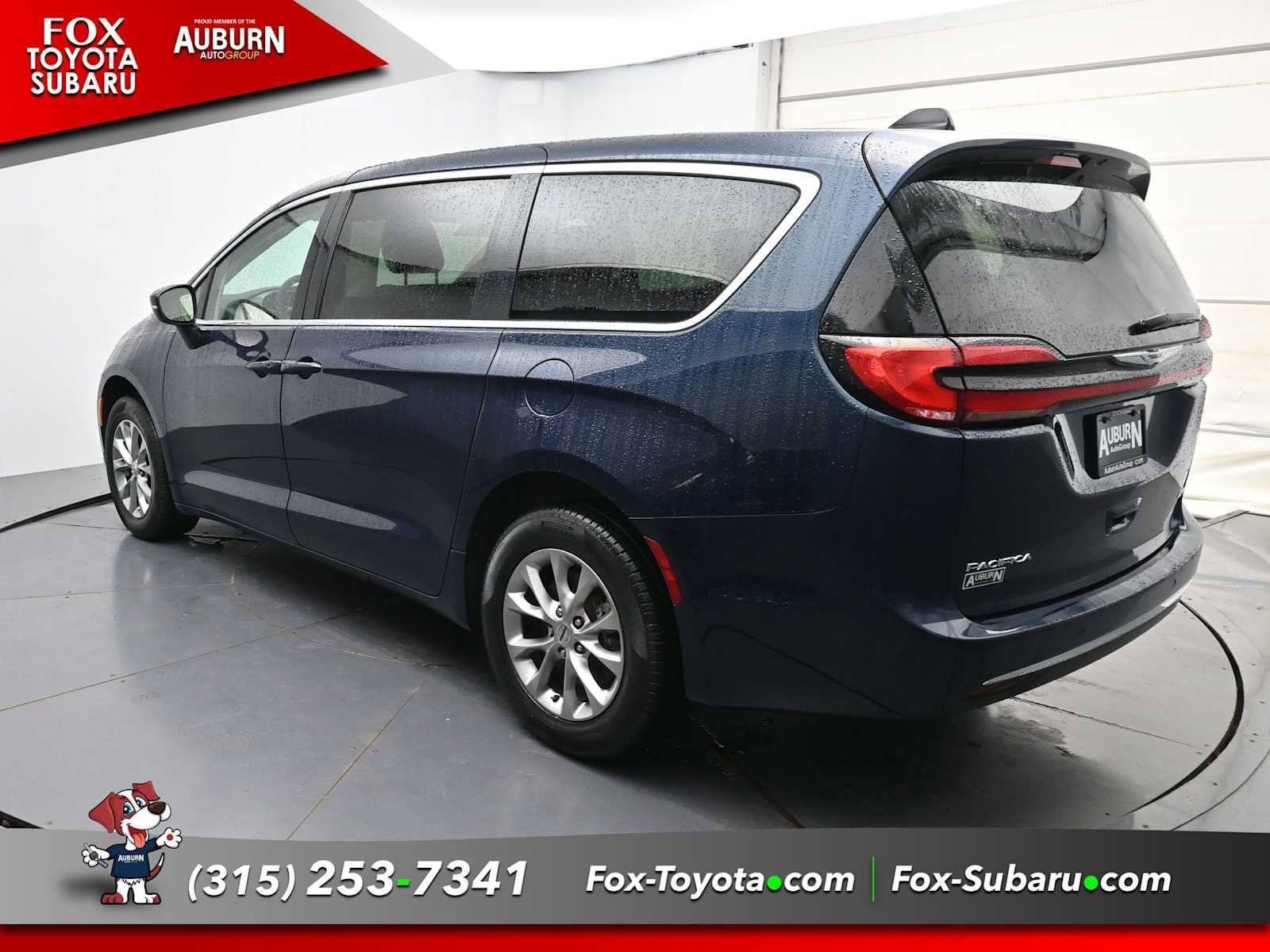 Used 2023 Chrysler Pacifica Touring-L AWD/4WD image 14