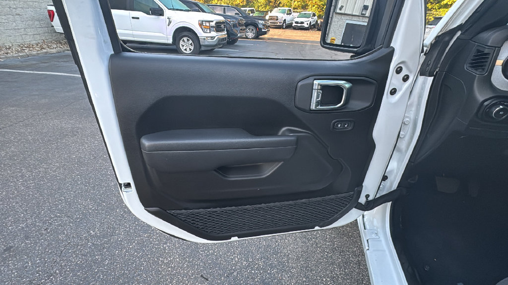 Used 2025 Jeep Wrangler Sport AWD/4WD image 14