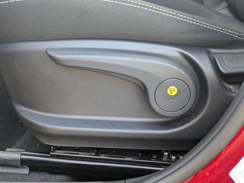 Used 2025 Hyundai Venue SEL FWD image 20