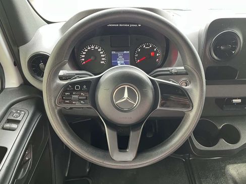 Used 2022 Mercedes-Benz Sprinter 2500 image 11