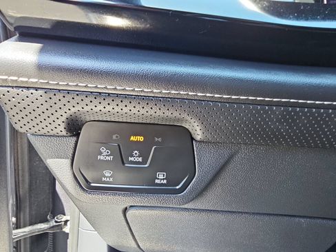 Certified 2024 Volkswagen Atlas Cross Sport SE AWD/4WD image 25