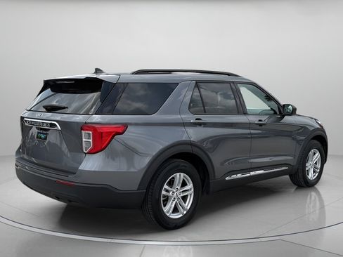 Certified 2023 Ford Explorer XLT RWD image 3