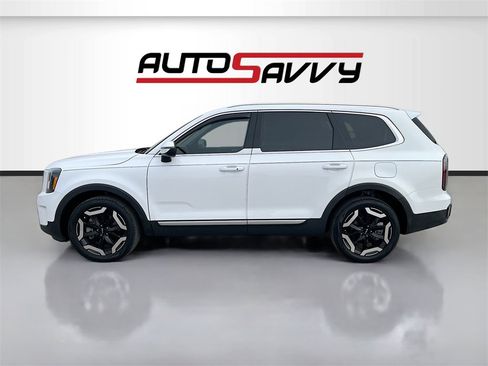 Used 2023 Kia Telluride EX w/ EX Captain's Chair Package image 4