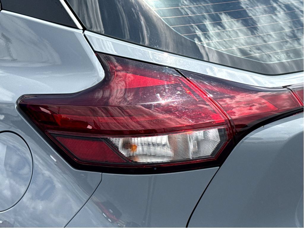 Used 2021 Nissan Kicks SR w/ SR Premium Package FWD image 6