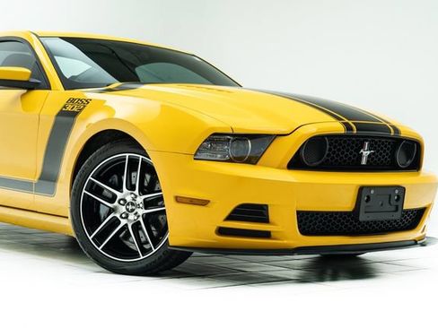 Used 2013 Ford Mustang Boss 302 w/ Boss 302 Accessory Pkg RWD image 4
