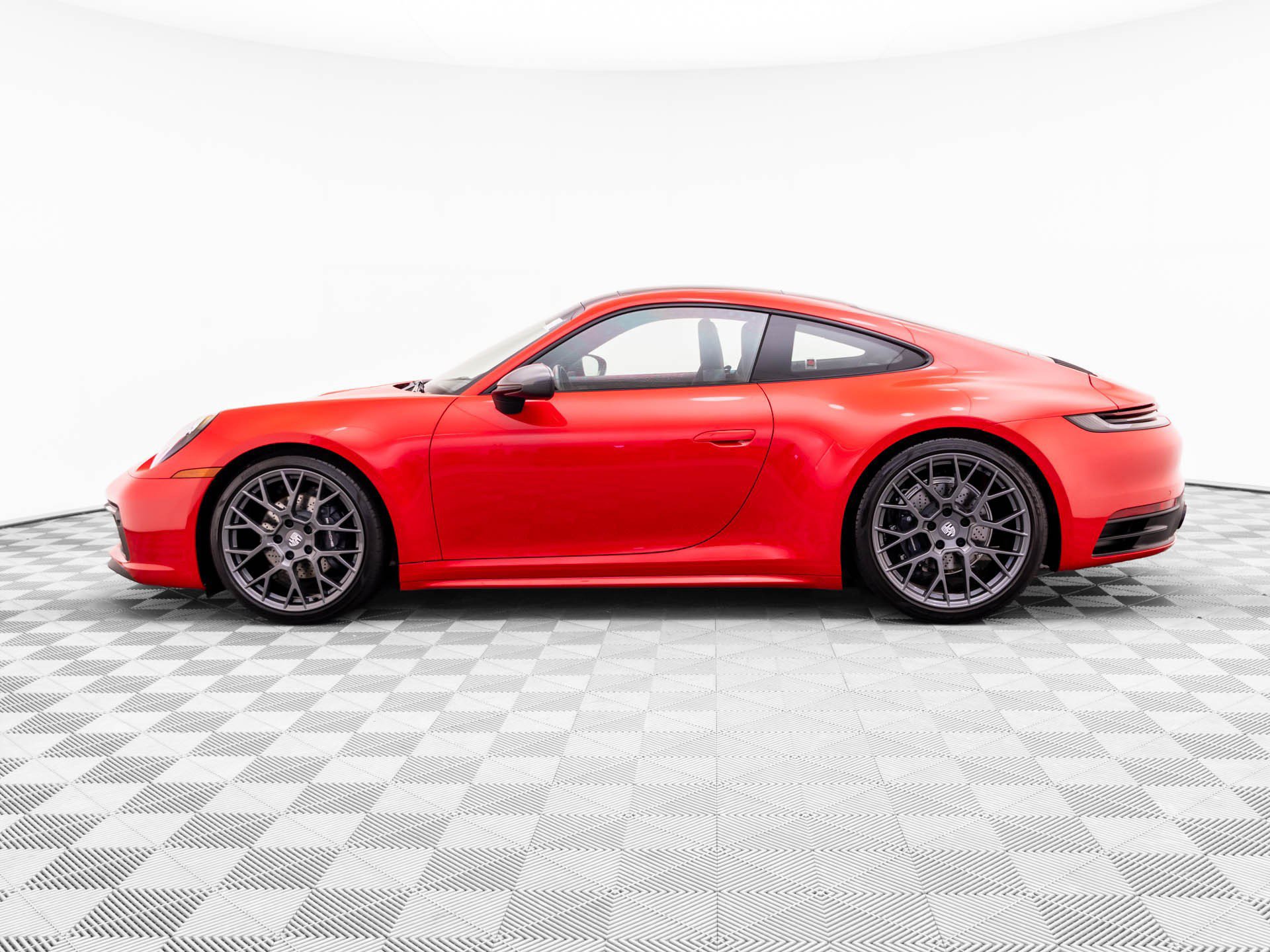 Used 2024 Porsche 911 Carrera T RWD image 2