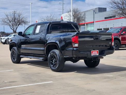 Used 2022 Toyota Tacoma SR5 w/ Technology Package image 4