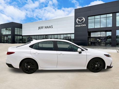 Used 2025 Toyota Camry SE w/ Multimedia Upgrade Package FWD image 5