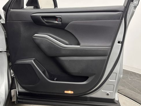 Used 2024 Toyota Highlander LE image 36