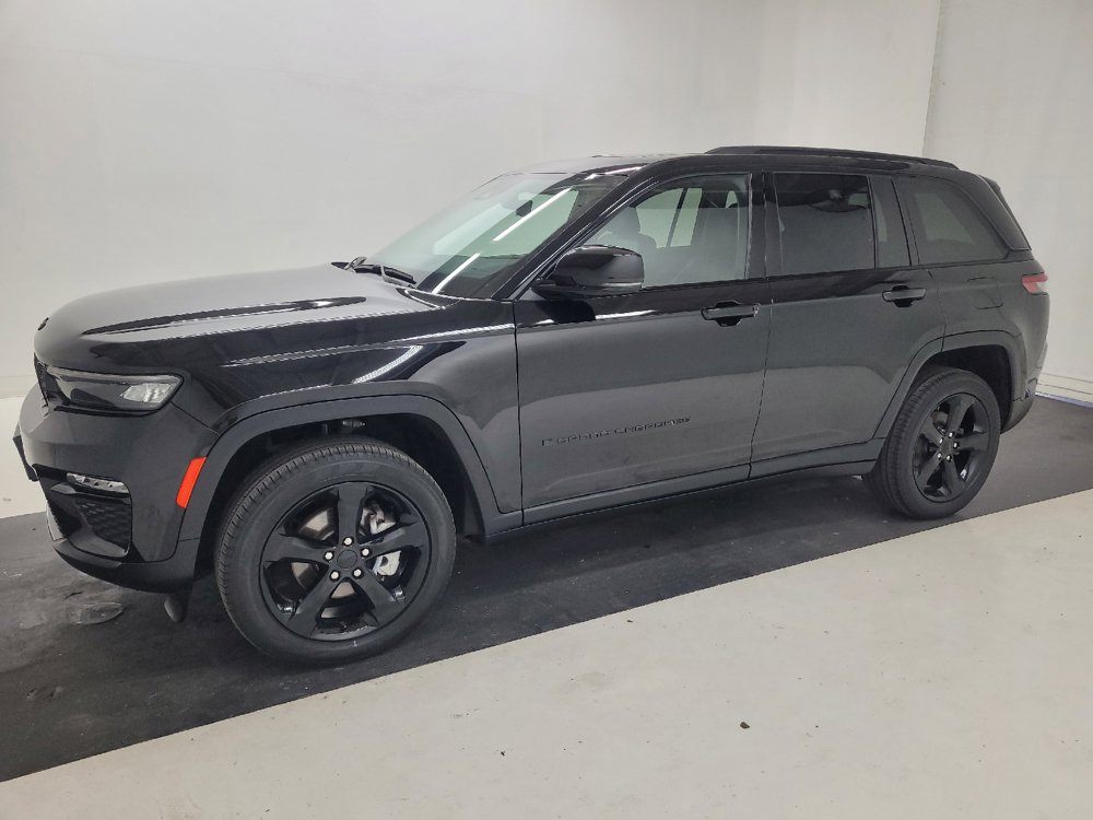 Used 2023 Jeep Grand Cherokee Limited w/ Black Appearance Package AWD/4WD image 2