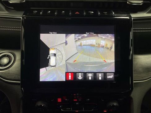 Used 2022 Jeep Grand Cherokee L Limited w/ Luxury Tech Group II image 17