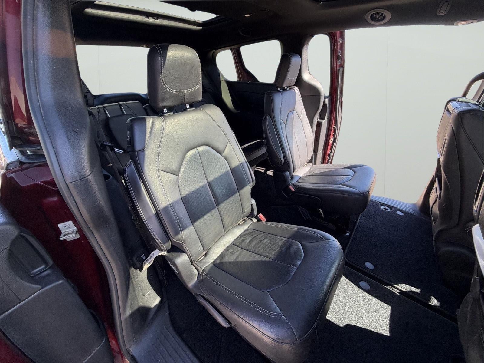 Used 2018 Chrysler Pacifica Touring-L Plus w/ Advanced Safetytec Group FWD image 23