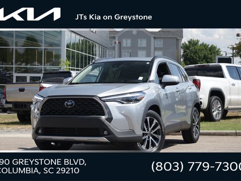 Used 2022 Toyota Corolla Cross XLE w/ Convenience Package FWD image 1