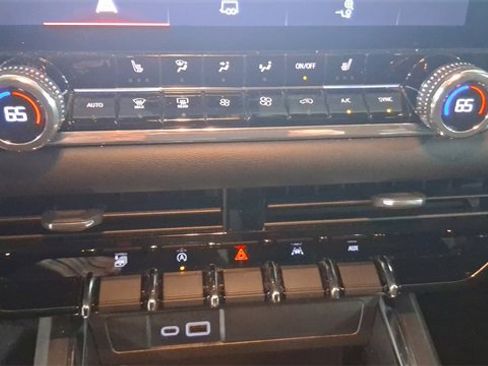 Used 2024 GMC Canyon Elevation w/ Convenience Package image 27