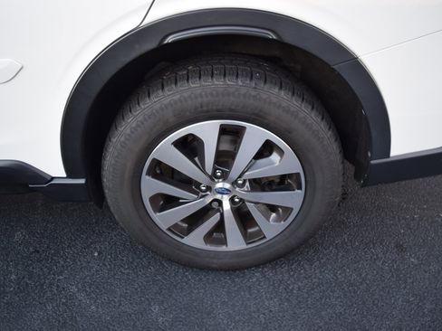 Used 2021 Subaru Outback Premium image 6