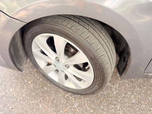 Used 2014 Hyundai Accent GLS w/ Option Group 2 image 9