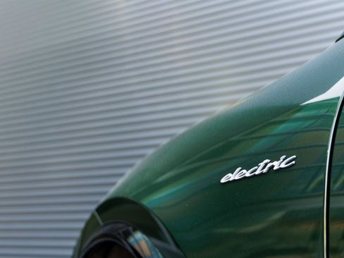 New 2024 Porsche Macan Turbo Electric image 13