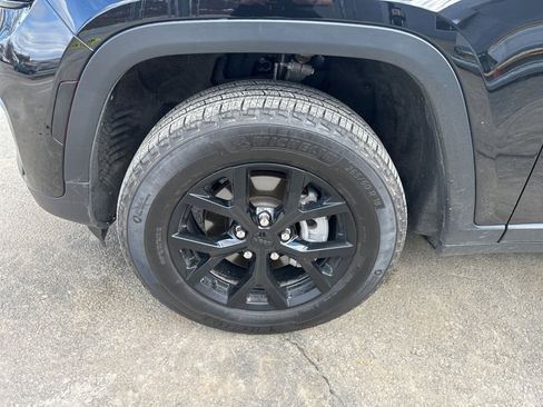 Used 2024 Jeep Grand Cherokee Altitude image 9