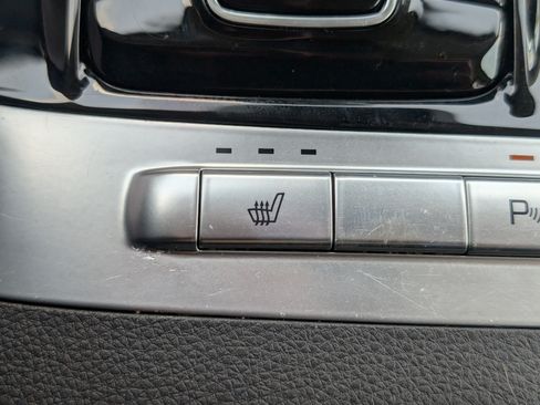 Used 2024 Kia Carnival EX FWD image 20
