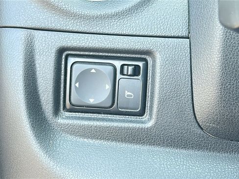 Used 2017 Nissan Versa SV FWD image 13