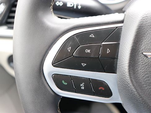 Used 2023 Chrysler Pacifica Touring-L image 35