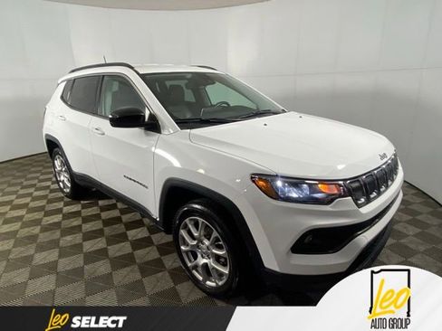 Used 2022 Jeep Compass Latitude AWD/4WD image 4