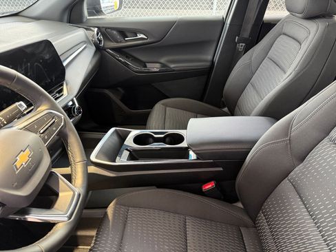 Used 2025 Chevrolet Equinox LT image 42