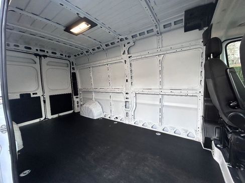 Used 2025 RAM ProMaster 2500 w/ Convenience Group image 24