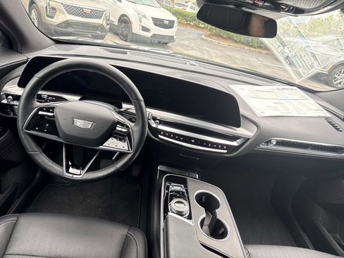 New 2025 Cadillac Lyriq Luxury image 18