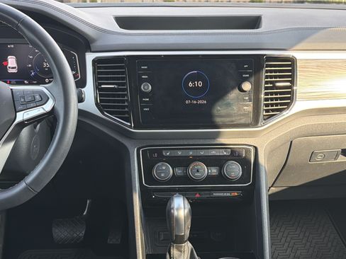 Used 2022 Volkswagen Atlas Cross Sport SE FWD image 30