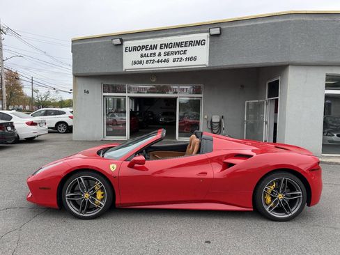 Used 2018 Ferrari 488 Spider RWD image 4